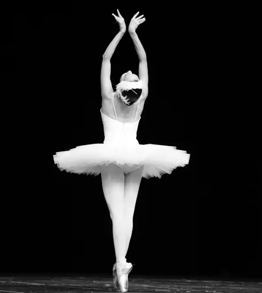 ballet dancer with flat feet