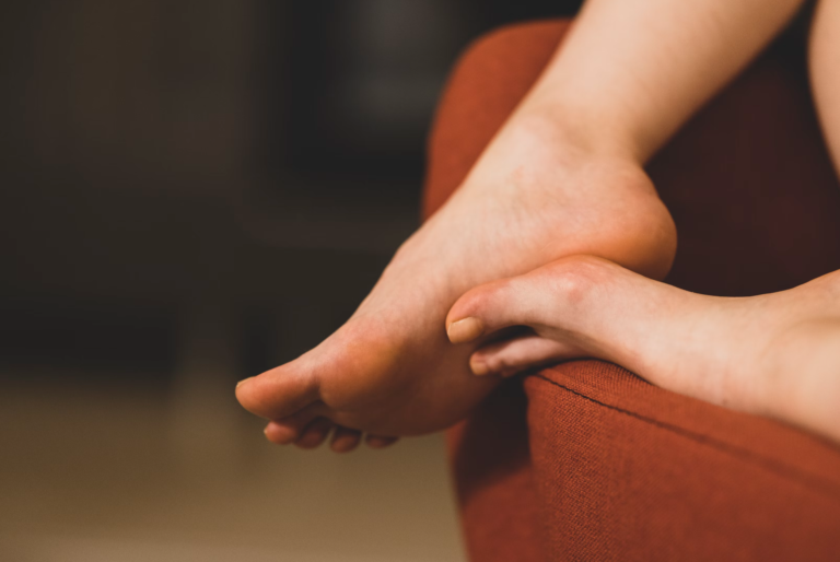 Do People with Flat Feet Need Arch Support? Our Guide